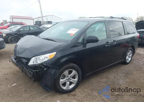 2018 Toyota Sienna Le 8 Passenger из США, поврежденный, VIN 5TDKZ3DC6JS931881